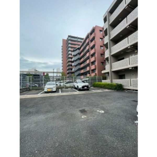 フェルザ南茨木 駐車場