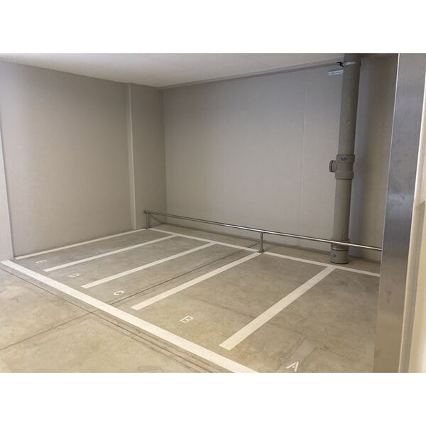 エスグランデ難波グランツ 駐車場