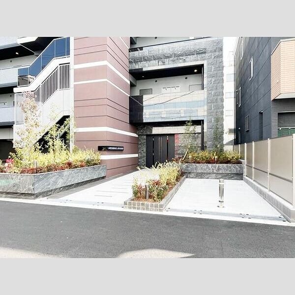 S-RESIDENCE城東SEVER エントランス