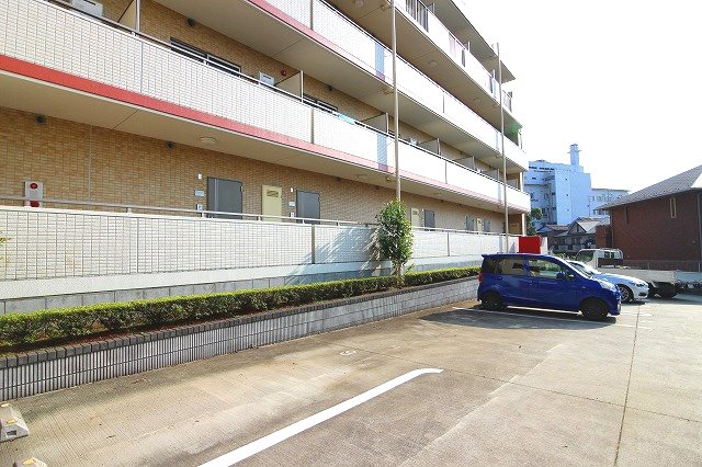 ヴェールⅥ  駐車場