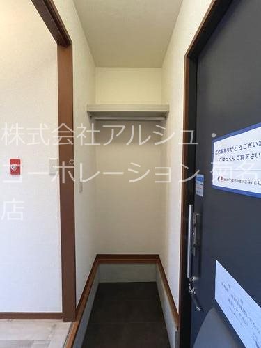 メゾンクローバーＢ 玄関