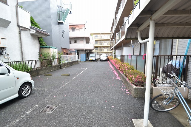 ミユキハイツ 駐車場