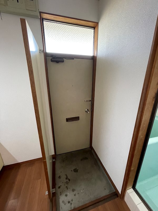 ジュネス光 玄関