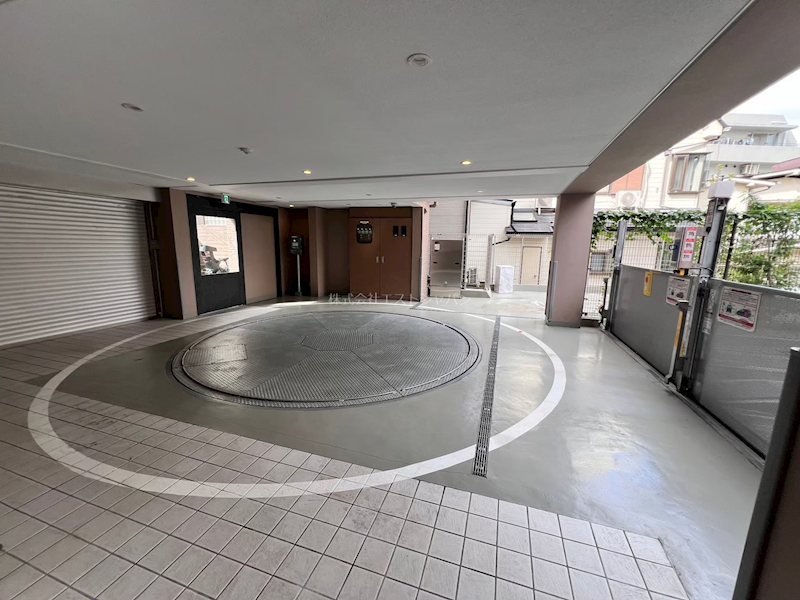 ビバリーホームズ広尾     駐車場