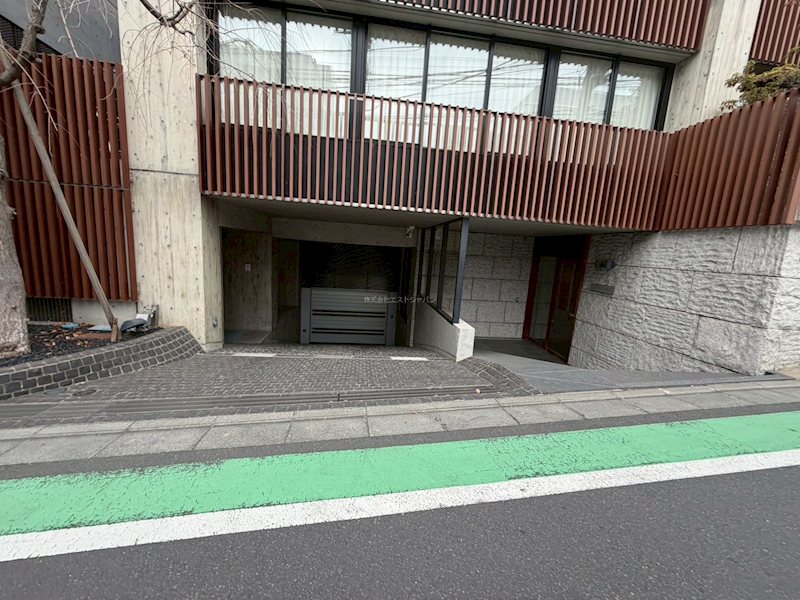 東京都渋谷区神宮前４丁目 エントランス