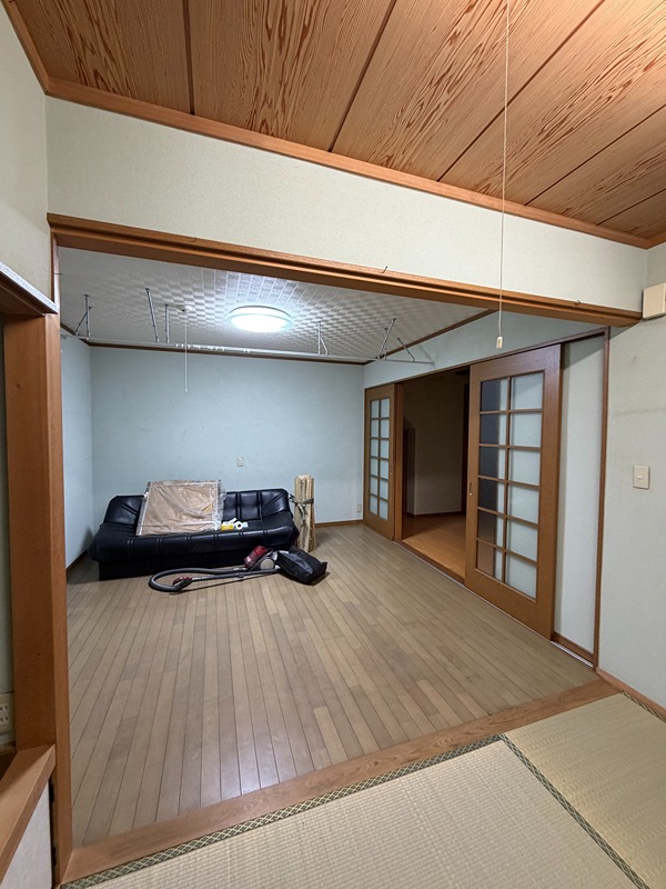 本郷町貸戸建 リビング