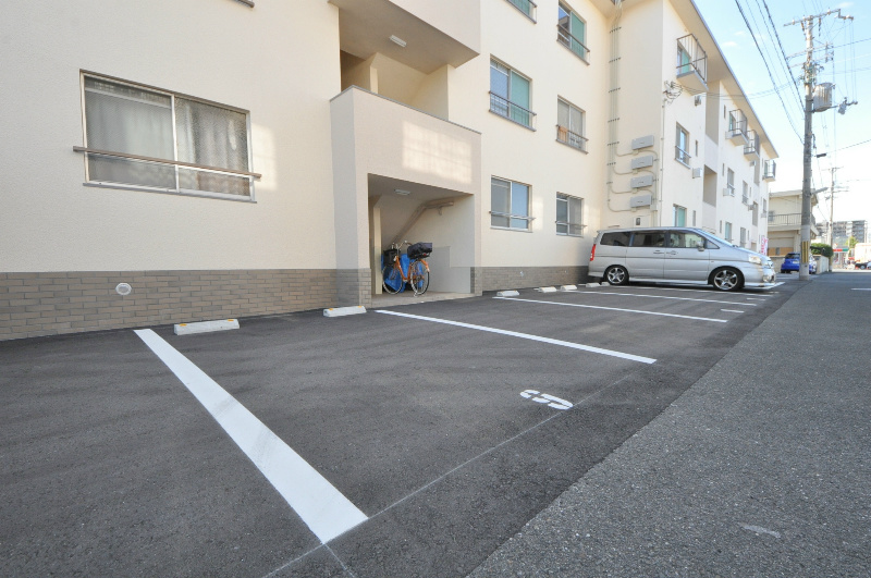 旭ヶ丘コーポラス西棟 駐車場