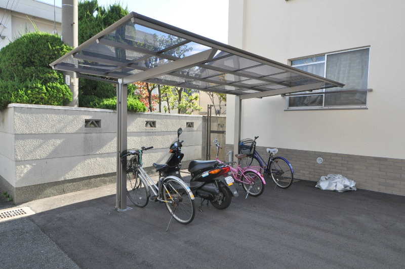 旭ヶ丘コーポラス西棟 駐車場