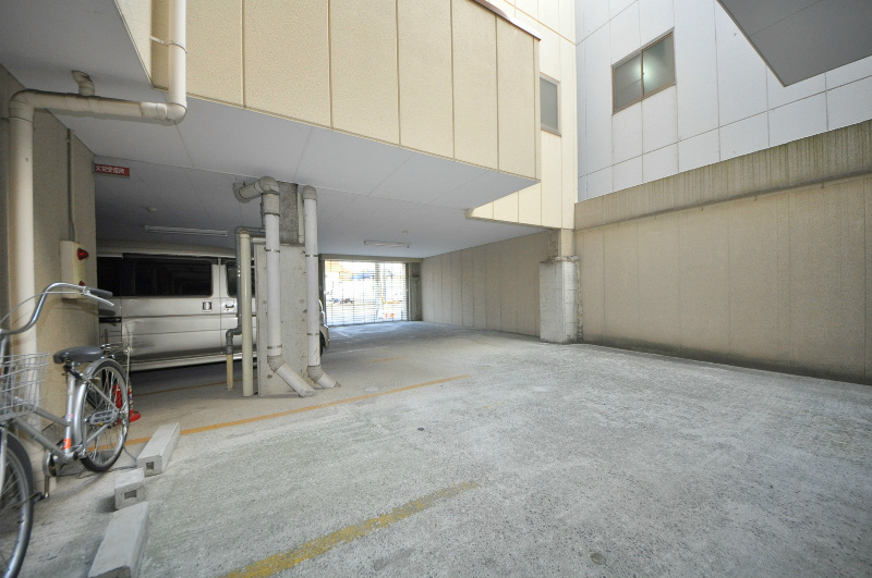 ピュアー高安 駐車場