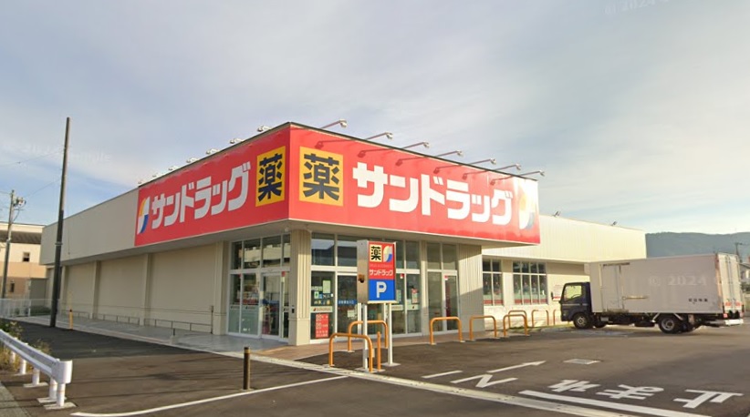 ビートル山本北D棟 ドラッグストア