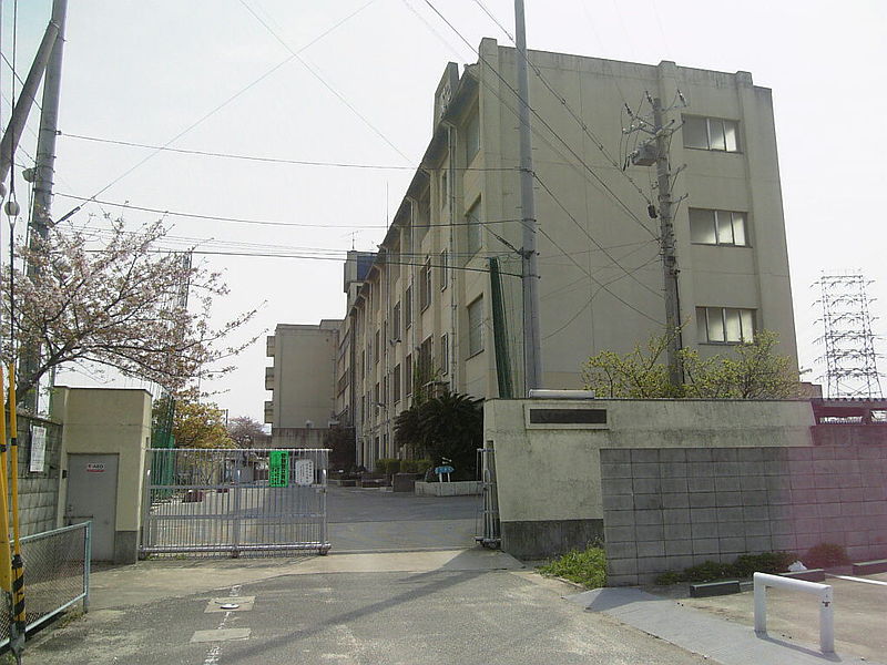 シャルムマヌワール 中学校
