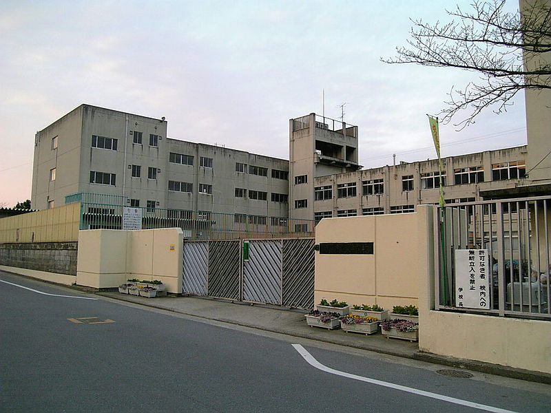 シャトーバーデンバーデン 中学校