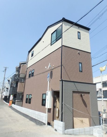 カーサイースト 外観