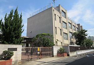 カーサイースト 小学校