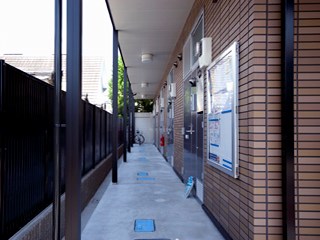 クラム 玄関