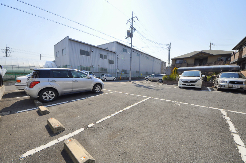 ウィステリアＢ 駐車場