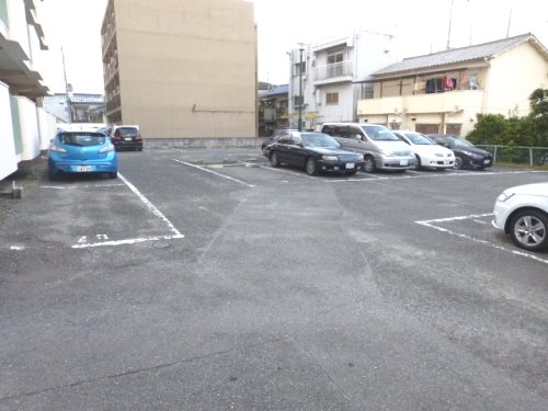 寿コーポラス 駐車場