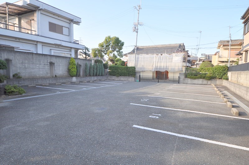 エスポールシバタ 駐車場