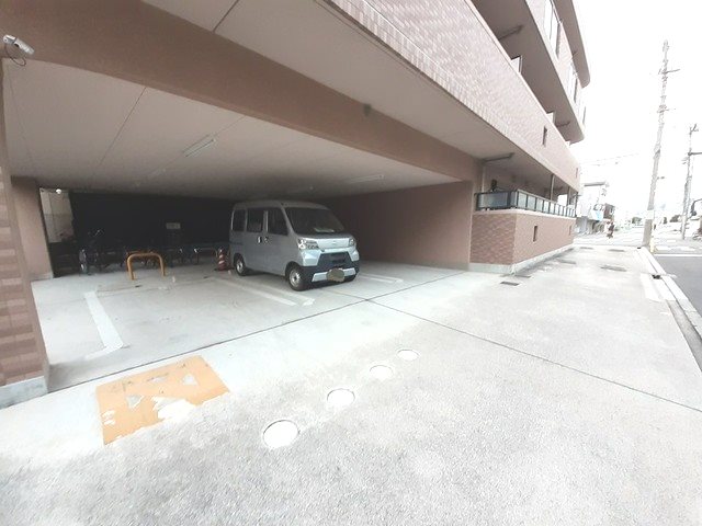 サンパティーク信 駐車場