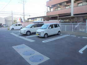 アンフルールⅡ番館 駐車場