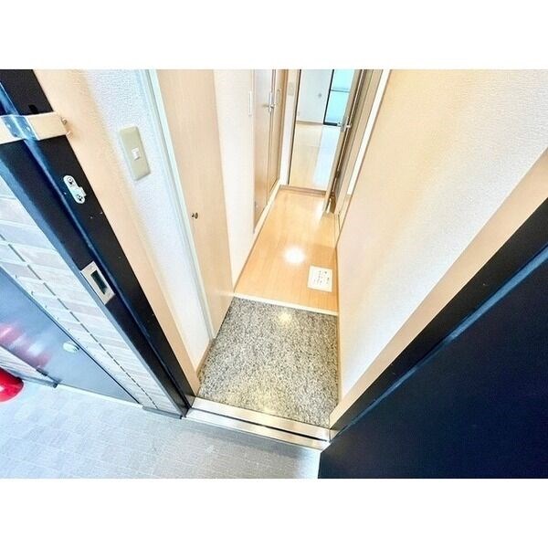 アンプルールフェール長原 玄関