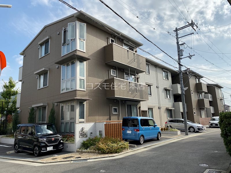 フルリール(高安町南） 駐車場