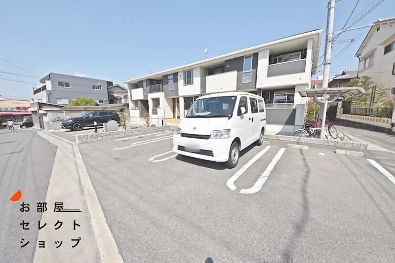 ファミール　レイ 駐車場