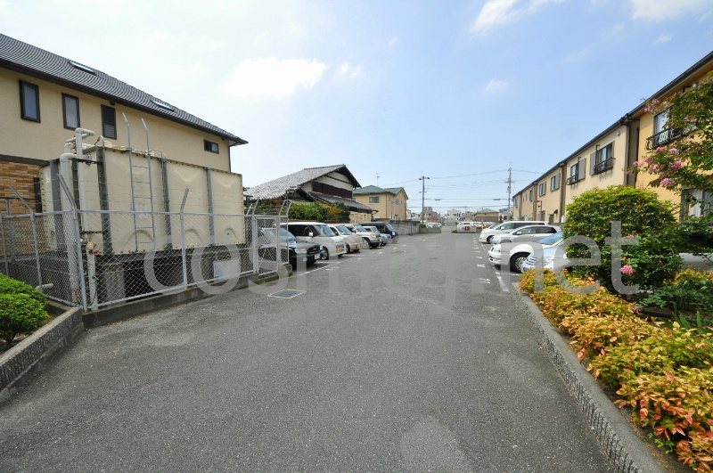 シャルマンシェソワ 駐車場