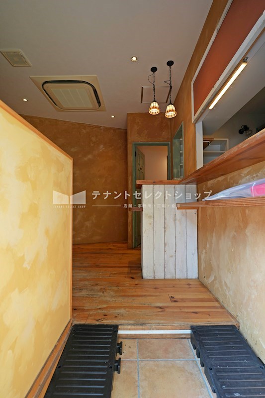 貸店舗・事務所　八尾市 山城町１丁目　広さ約１５坪　飲食店跡　居抜き　路面店　葛城第二ビル その他
