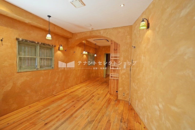 貸店舗・事務所　八尾市 山城町１丁目　広さ約１５坪　飲食店跡　居抜き　路面店　葛城第二ビル その他
