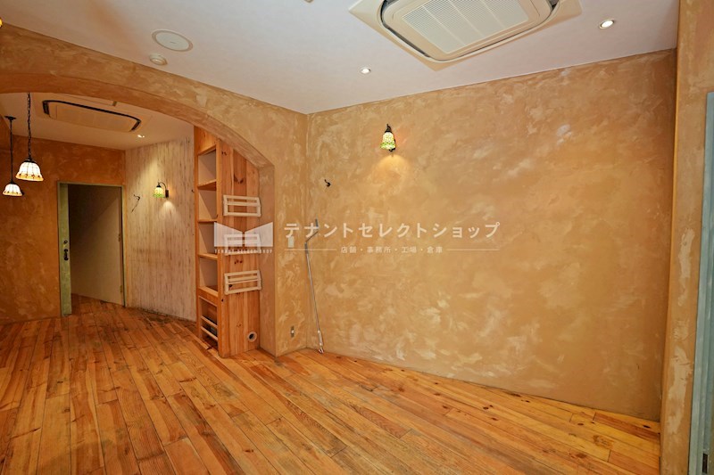 貸店舗・事務所　八尾市 山城町１丁目　広さ約１５坪　飲食店跡　居抜き　路面店　葛城第二ビル リビング