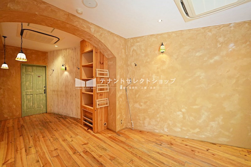 貸店舗・事務所　八尾市 山城町１丁目　広さ約１５坪　飲食店跡　居抜き　路面店　葛城第二ビル その他