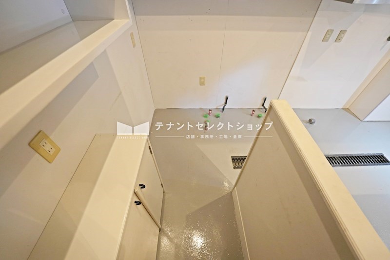 貸店舗・事務所　八尾市 山城町１丁目　広さ約１５坪　飲食店跡　居抜き　路面店　葛城第二ビル その他