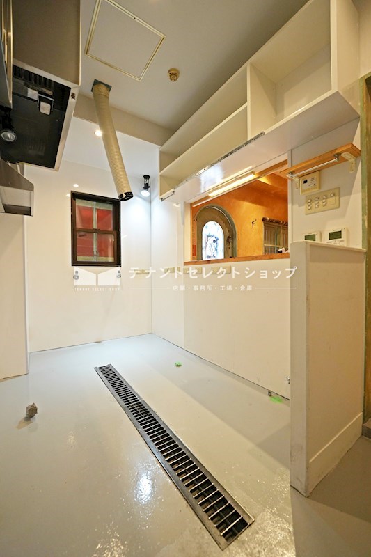 貸店舗・事務所　八尾市 山城町１丁目　広さ約１５坪　飲食店跡　居抜き　路面店　葛城第二ビル その他
