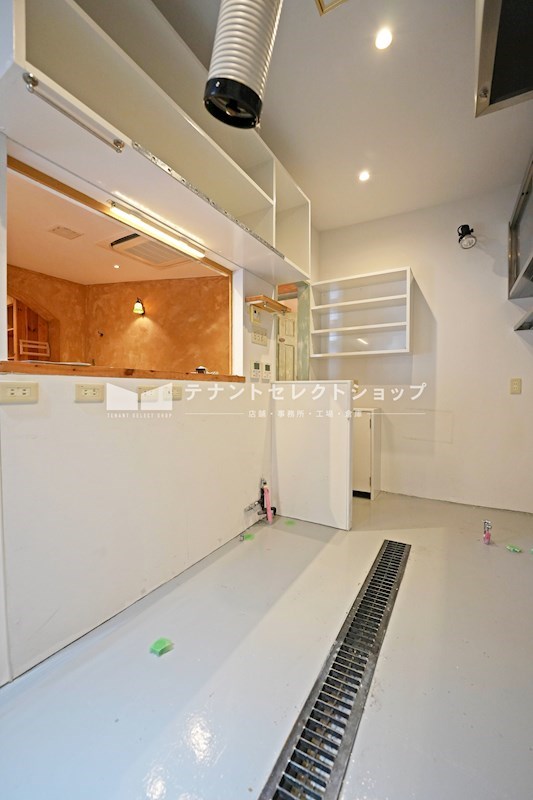 貸店舗・事務所　八尾市 山城町１丁目　広さ約１５坪　飲食店跡　居抜き　路面店　葛城第二ビル その他