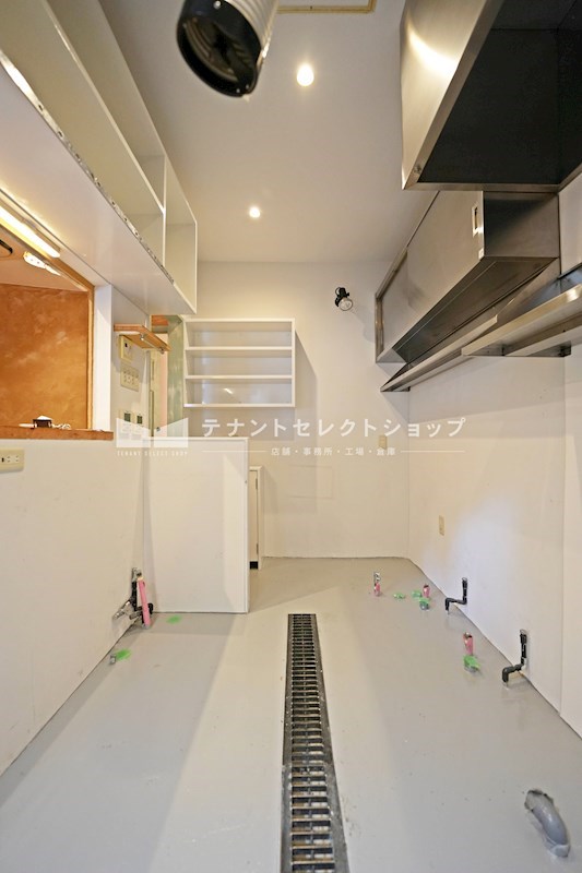 貸店舗・事務所　八尾市 山城町１丁目　広さ約１５坪　飲食店跡　居抜き　路面店　葛城第二ビル その他