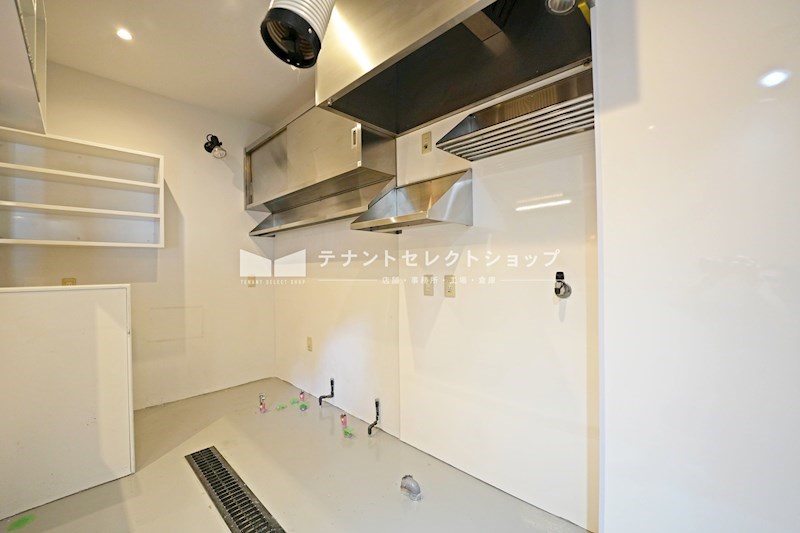 貸店舗・事務所　八尾市 山城町１丁目　広さ約１５坪　飲食店跡　居抜き　路面店　葛城第二ビル その他