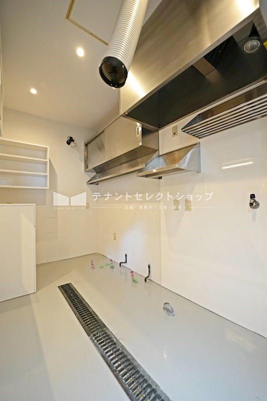 貸店舗・事務所　八尾市 山城町１丁目　広さ約１５坪　飲食店跡　居抜き　路面店　葛城第二ビル その他