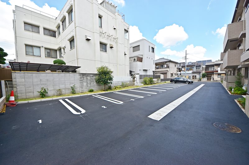 メゾンドサカエⅢ 駐車場