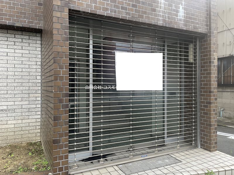 貸店舗・事務所　八尾市 教興寺３丁目　広さ延べ約１１３坪　一棟貸し　角地 玄関