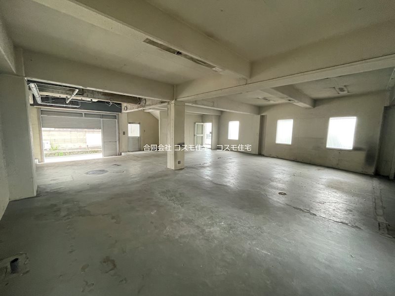 貸店舗・事務所　八尾市 教興寺３丁目　広さ延べ約１１３坪　一棟貸し　角地 リビング