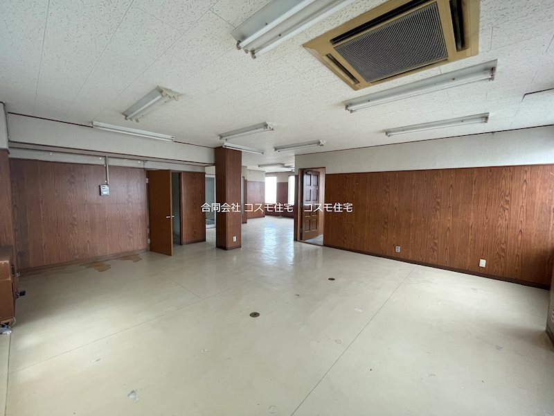 貸店舗・事務所　八尾市 教興寺３丁目　広さ延べ約１１３坪　一棟貸し　角地 キッチン
