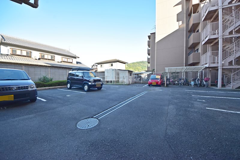 ビューハイム茶の木 駐車場