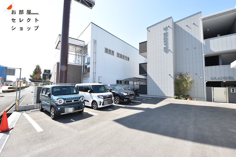 GRANDEL K 駐車場