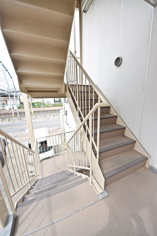 クロスト八尾 エントランス