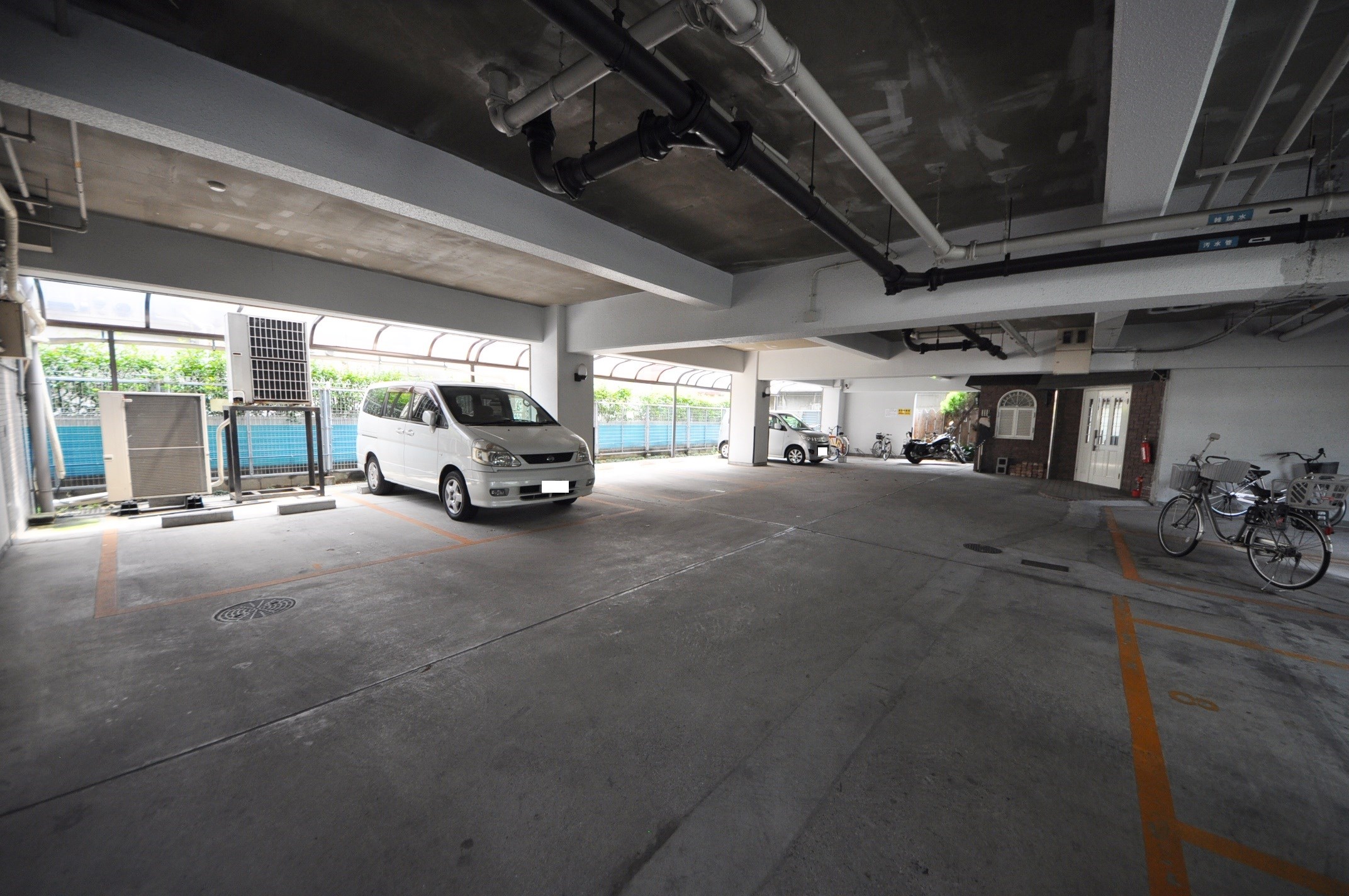 アンリハイツ 駐車場