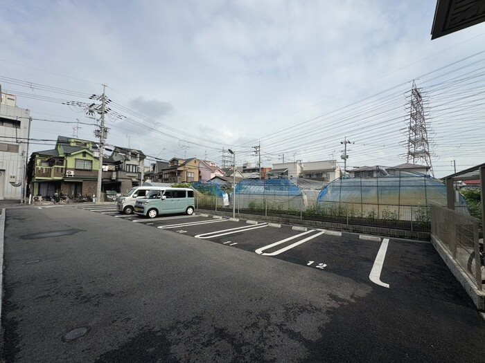 エスポワール老原 駐車場