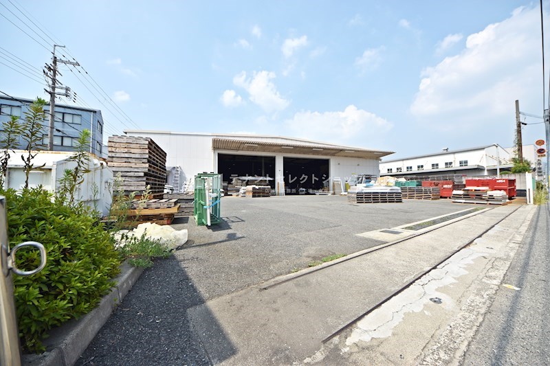 貸倉庫・事務所　八尾市 太田新町８丁目　広さ約２６７坪　工業地域 玄関