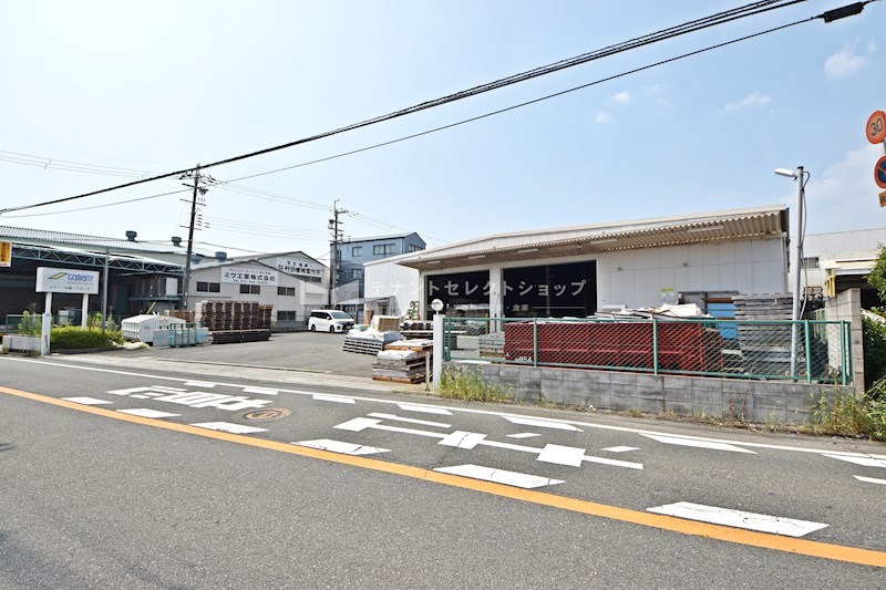 貸倉庫・事務所　八尾市 太田新町８丁目　広さ約２６７坪　工業地域 リビング