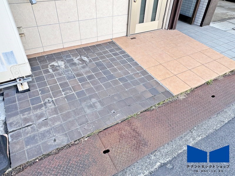 貸店舗・事務所　八尾市 中田３丁目　路面店　広さ約１０坪　辻ビル その他